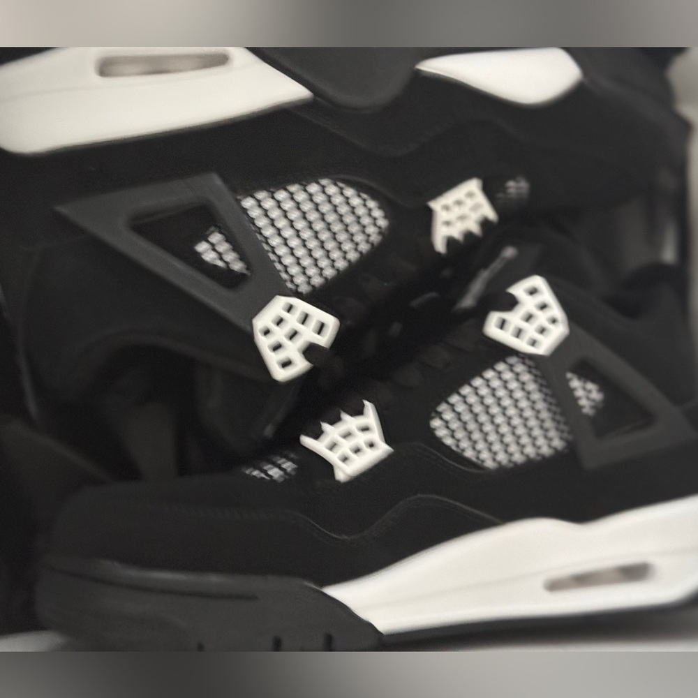 Air Jordan 4 retro for sale! Brand new size 8 1/2